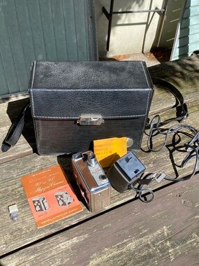 Immaculate Vintage Revere 8 Model 40 Movie Camera – Complete Collector’s Set